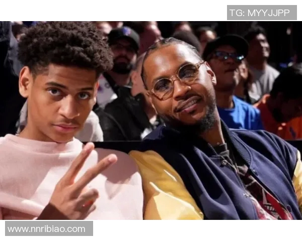 甜瓜儿子基扬大学首秀15分！詹姆斯：好样的小侄子 向你致敬🫡