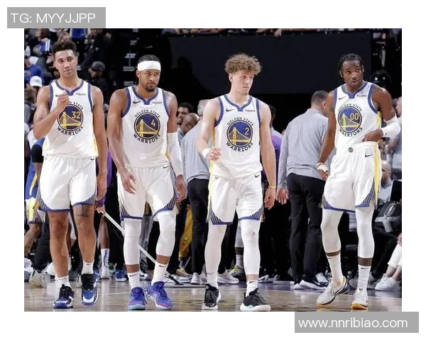 冲击季后赛！美媒：勇士、独行侠3换3交易出炉，36岁旧将回归